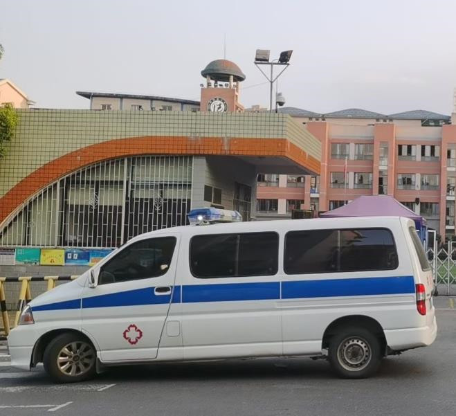 婺城救护车出租护送骨折病人一公里多少钱